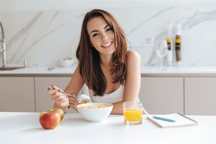Таңғы ас салмақ жоғалтуға көмектеседі